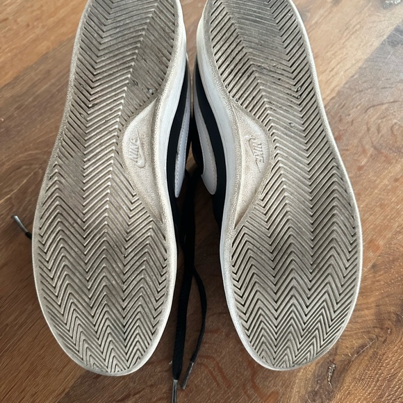 Women’s Nike Sneakers - 10 - Picture 8 of 9